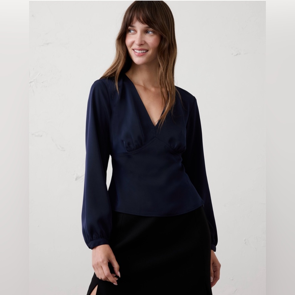 Banana Republic Silky V-Neck Long Sleeve Top | Preppy Navy | Size 12 NWT